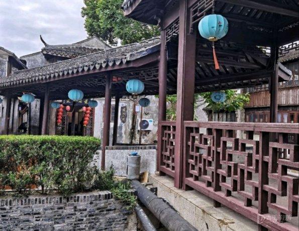 Q5这个红色的小灯是什么意思？